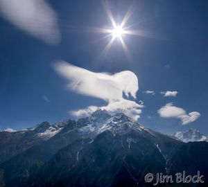 15  NPL-58898-Thamserku,-Kusum-Kanguru,-sun,-and-clouds--Pan-(3).jpg
